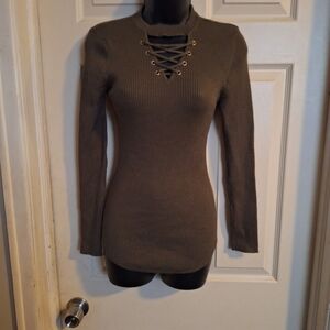 No boundaries light sweater peep hole in front size large
